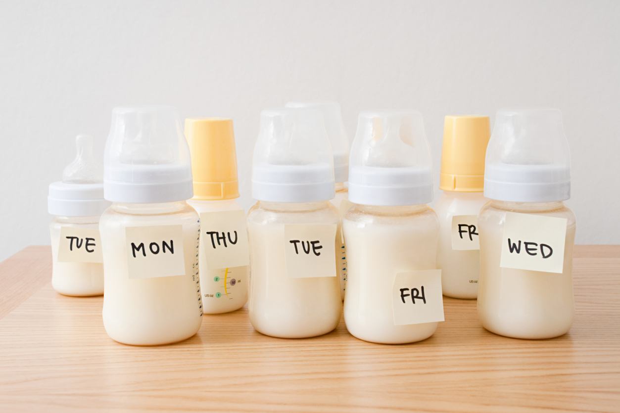 hoe te weten of moedermelk oud is of niet
