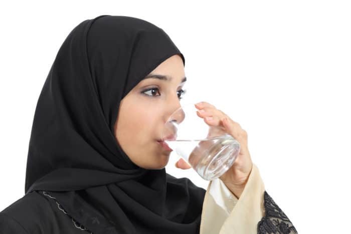 iftar met koud water, drink iftar