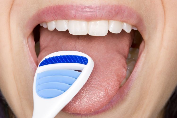 het reinigen van de tong is niet voor tongverdoving