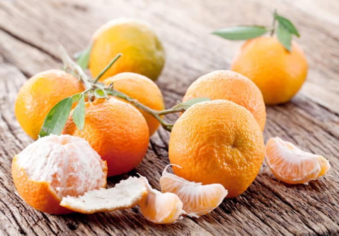 witte vezels in sinaasappelen