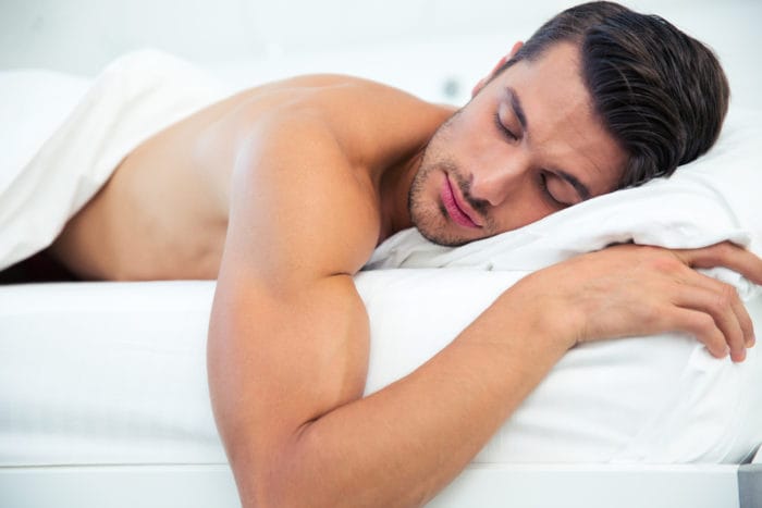 de voordelen van naakt slapen