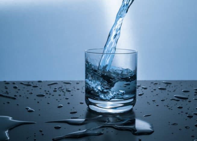 een dieet om water te drinken zonder te eten